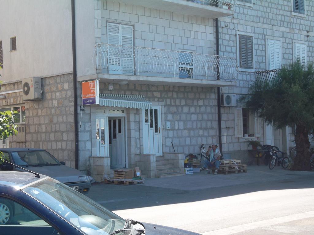 Apartments Mali Raj Vranjic Exteriör bild
