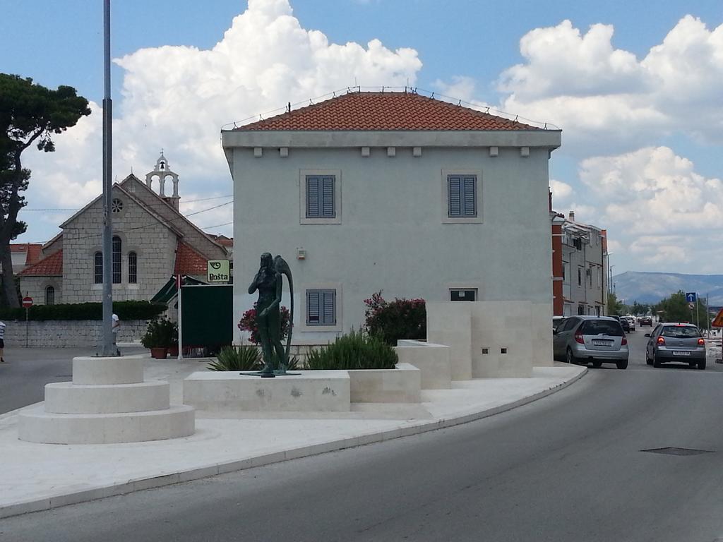 Apartments Mali Raj Vranjic Exteriör bild