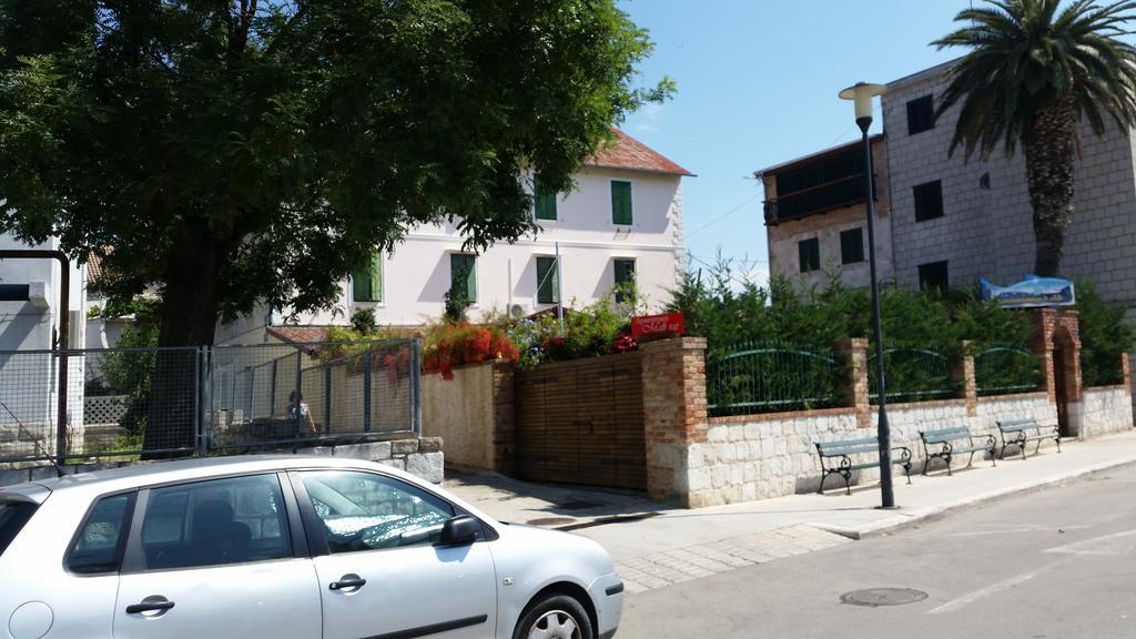 Apartments Mali Raj Vranjic Exteriör bild