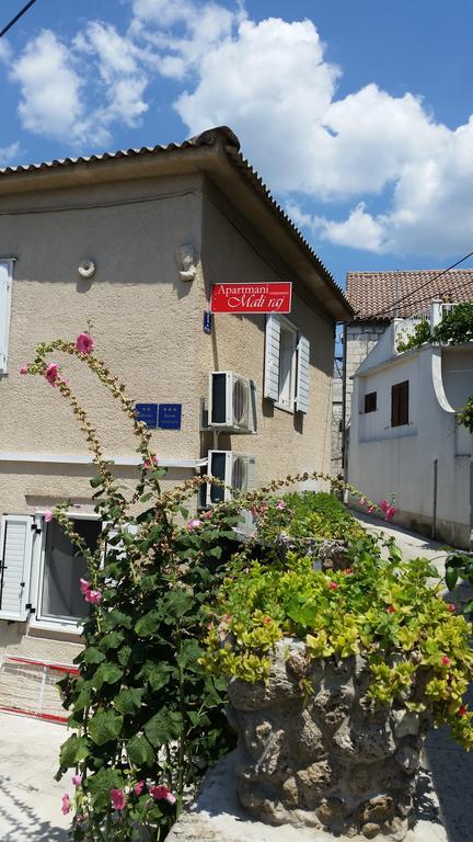Apartments Mali Raj Vranjic Rum bild